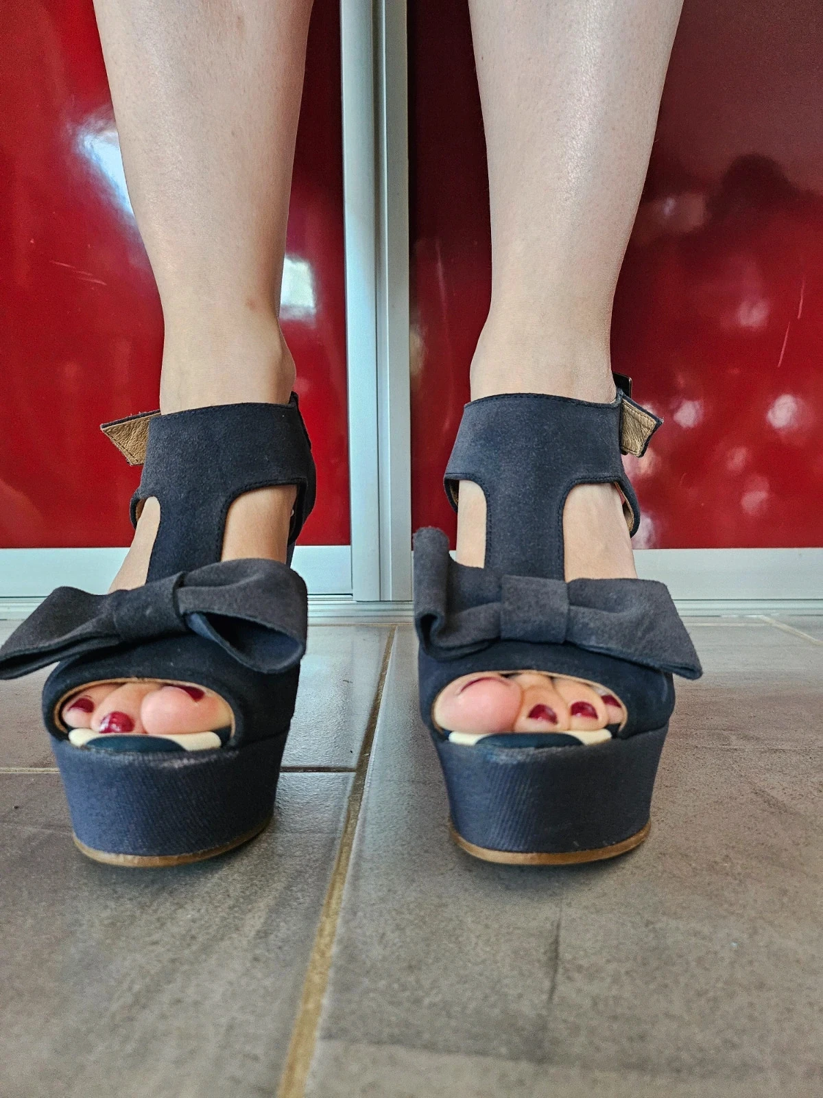 Zapato de tacón azul marino claudie pierlot con corazón pin up vintage rockabilly – photo 10